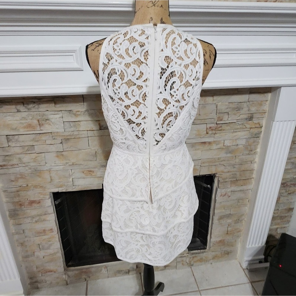 BCBGMAXAZRIA Ivory Sleeveless lace overlay sheer back‎ mini party dress size 8 - Picture 2 of 9